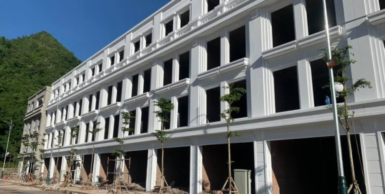 Bán ĐẤT NỀN  NHÀ 4 tầng xây sẵn tại thành phố Sơn La