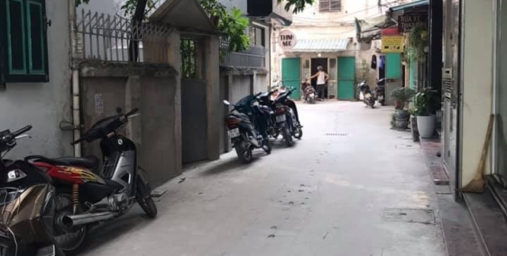 Bán đất Giáp Bát , Hoàng Mai, 83m2, MT 4.5m, ô tô đỗ cửa chỉ 6.1 tỷ