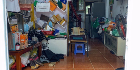 Tôi bán nhà đang ở.Đang kinh doanh quần áo thời trang