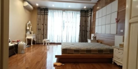 Khu vực ít nhà bán, mặt ngõ thông ô tô tránh, phố Nguyễn Viết Xuân, giá hợp lý