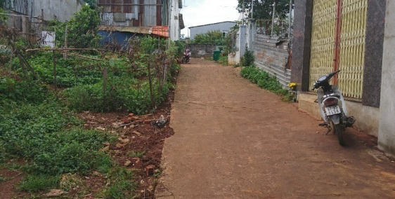 Cần bán gấp lô đất 2MT hẻm Hùng Vương, TP Buôn Ma Thuột. Cách Trần Quý Cáp 300m