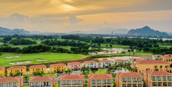 Đẳng Cấp Biệt Thự Ven Đô  ‍️‍️‍️ WYNDHAM SKY LAKE RESORT & VILLAS