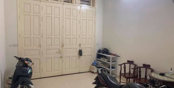 BÁN GẤP PHÂN LÔ NGUYÊN HỒNG ĐỐNG ĐA, Ô TÔ ĐỖ CỬA.