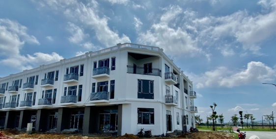 Căn góc view khách sạn cao tầng ngay cổng chính khu C Royal Park