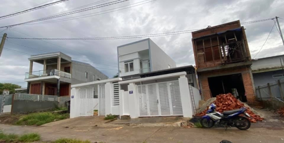 Căn nhà mới 100% - hiện đại 5x57m gần bến xe phía Nam 1.85 tỷ View suối chảy qua