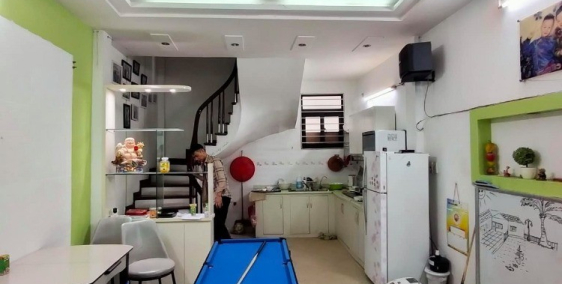 Bán nhà Xuân Thủy gần ôtô, kinh doanh đẹp 45m2, 4.5m giá 4.5 tỷ.