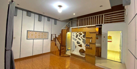  Nhà Gác lững Nguyễn Hữu Cảnh kiệt ô tô có sân để xe