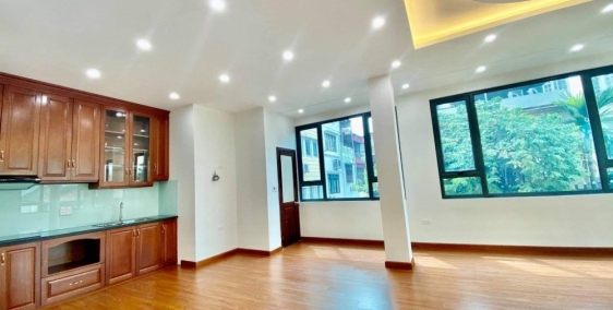 Bán nhà nội thất đồ cổ không gian phòng rộng rãi có bếp có thang máy riêng 9.4tỷ