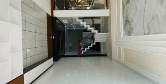 Cần bán gấp Nhà 1 trệt 3 lầu, 5 phòng ngủ, SHR, cuối đường Nguyễn Oan