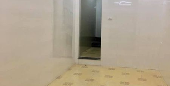 Bán gấp nhà Ngã tư sở, DT rộng 60m2, MT 7.6m nhỉnh hơn 4 tỷ.