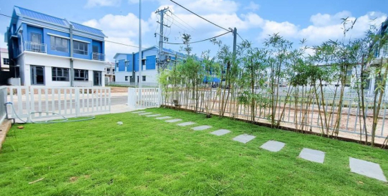 Bán biệt thự 1 trệt 1 lầu KĐT Oasis City - 600tr nhận nhà ngay