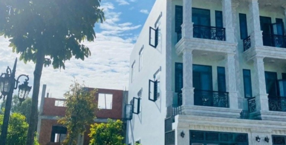 bán căn nhà ngay vòng xoay An Phú.