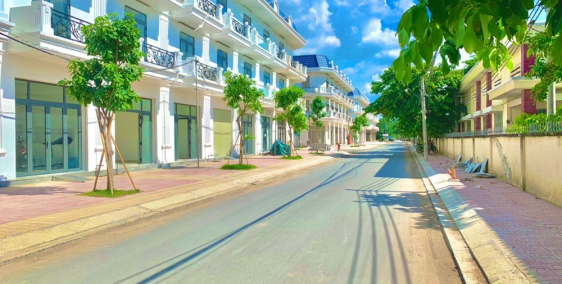 NHÀ PHỐ MẶT TIỀN QUỐC LỘ 57C LIỀN KỀ CAO ĐẲNG BẾN TRE