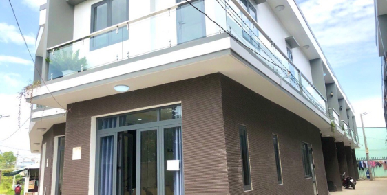 Nhà 1 trệt 1 lầu gần ngã tư Phước Lý- Long An giá chỉ 1tỷ9