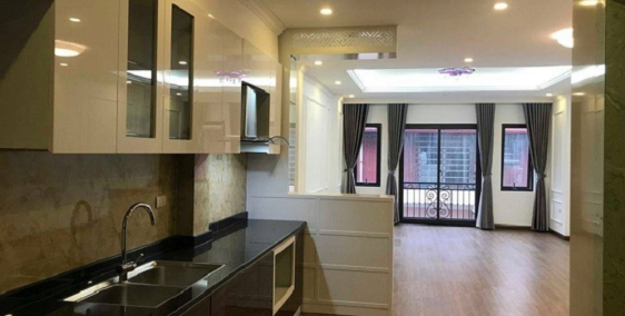 Nhỉnh 4 tỷ đường Láng, 3 bước ra phố, 40mx5 tầng hiếm, an sinh cực đỉnh.