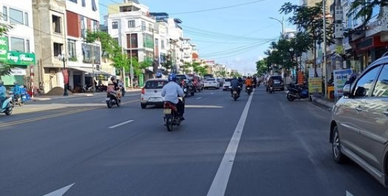 Bán đất tặng nhà 2 tầng mặt đường Hồ Sen, ngang 10m