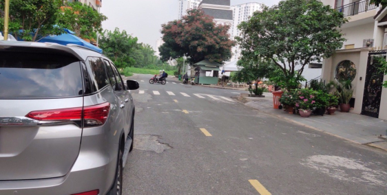 Tôi cần bán MT Nguyễn Thị Thập, Tân Phong,Quận 7 giá 2.8 tỷ/ nền sổ sẵn