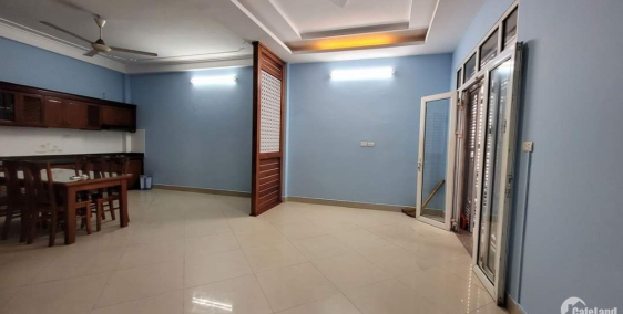 Nhà đẹp cần bán gấp ngay cạnh Mipec, Chợ Ngọc Thụy 65m x 3 tầng chỉ 4.4 tỷ