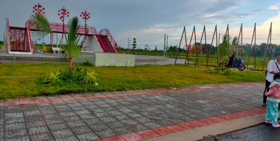 nền đối diện trung tâm thương mại giá đầu tư