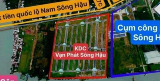 Bán nền đối diện trung tâm thương mại