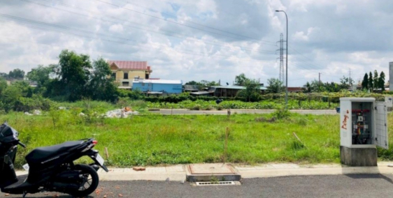 Chủ cần tiền trả nợ hàng hóa cần ra gấp. Thổ cư đủ. Hẻm xe hơi