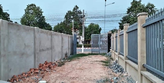 cần bán nền đất. Mặt tiền đường Nguyễn Chí Thanh.