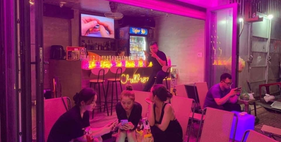 Ngang mặt tiền 5.5m x sâu 3m, 1 trệt, 1 lầu.