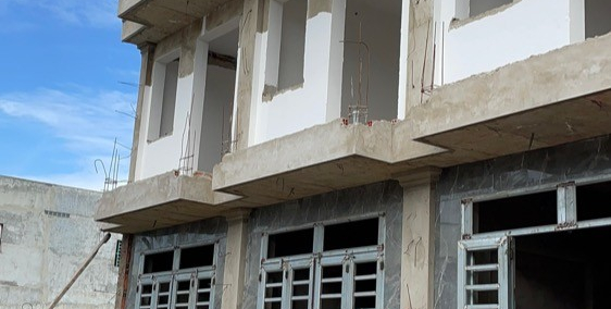 Bán nhà 1 trệt 2 lầu giá 900tr