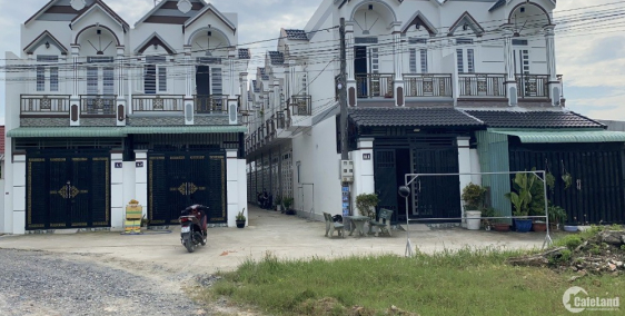 bán nhà gia rẻ ngay ngã 3 Mỹ Hạnh, Đức Hòa, Long An...