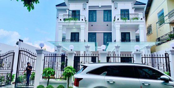 Bán biệt thự kết cấu song lập Q7. 43,3 tỷ full nội thất