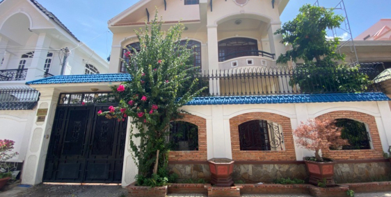 Cần bán biệt thự siêu đẹp tại khu Lạc Long Quân. P.2.