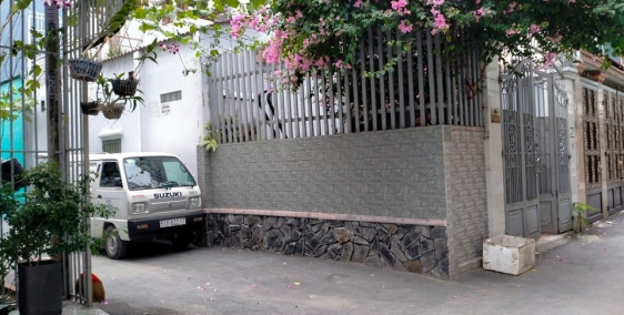 Bán nhà HXH Phan Huy Ích 45m2 chỉ 5.85 tỷ, tần Cty Ô tô ISUZU VN.