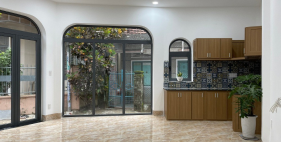 BÁN NHÀ KIỆT OTO ĐƯỜNG TRẦN CAO VÂN, SÁT BIỂN.