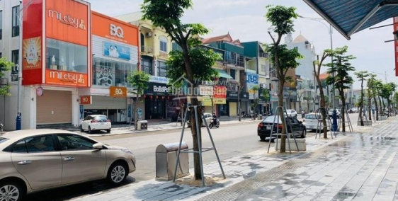 Bán nhà 3 tầng mặt phố đi bộ Nguyễn Văn Cừ có 2 mặt thoáng, P. Trường Thi, Vinh,