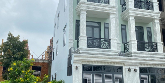 Bấn gấp nhà mặt tiền đường 13m, sổ sẵn