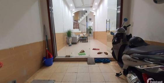 NHÀ 3 NGỦ Ở LUÔN GẦN HỒ VĂN CHƯƠNG !