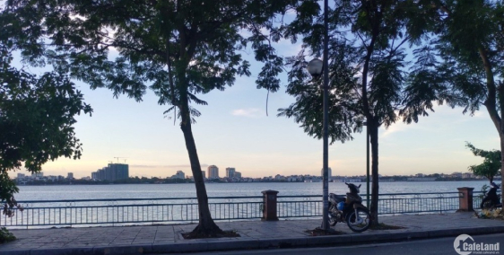 Bán nhà Lạc Long Quân, Tây Hồ thông ô tô tránh 90m2 x 8m siêu hiếm.