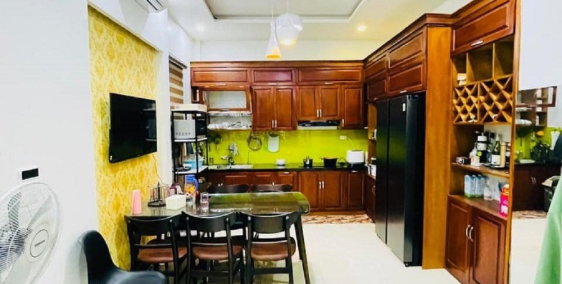 Bán nhà Lạc Long Quân, Tây Hồ mặt ngõ thông 35m2, 5T, giá chỉ 4.2 tỷ.