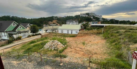 Bán lô đất view đẹp mặt tiền đường chính Trịnh Hoài Đức, p11 đà lạt