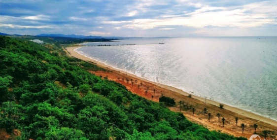 Bán 2300m2 đất biển mũi né mặt tiền đường lạc long quân sổ sẵn Lh 0938677909