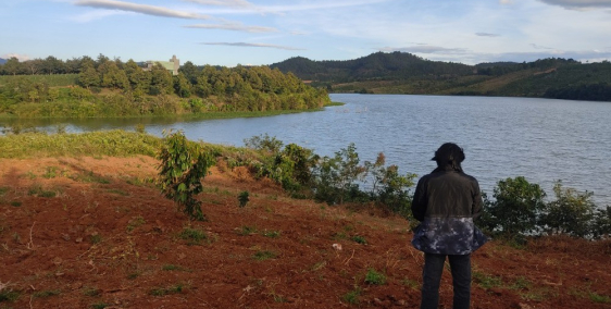 Cần bán lô đất NN 527m2 ven sông đa nhim lâm đồng, giá chỉ 2,4 tỷ.