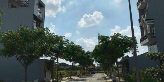 Nhà hoàn công 1 trệt 2 lầu ngay trung tâm