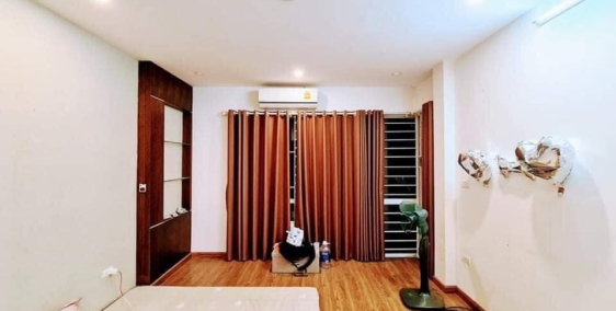 Bán nhà đường Láng NHÀ ĐẸP, Ở NGAY 32m2, 5T, MT4m chỉ 3.75 tỷ.