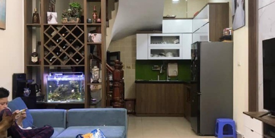 Bán nhà đường Lạc Long Quân, Tây Hồ nhà đẹp 32m2, 5T giá chỉ nhỉnh 4tỷ