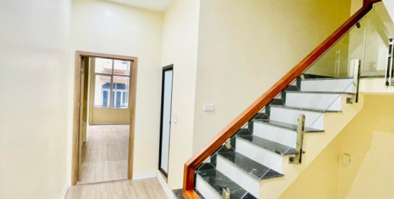 BỐ NGƯỜI YÊU  NHỜ BÁN NHÀ OTO VÀO NHÀ  NGUYỄN TRÃI 41M2 NHÀ 4 TẦNG GIÁ CHỈ 5TY