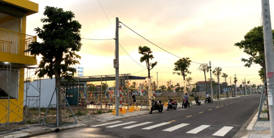 Chính chủ bán lô kề Góc 175m2 giá chỉ 694triệu đường Quốc lộ , kề bến xe