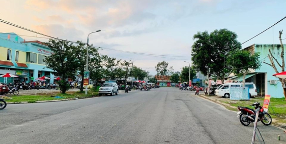 Lô đất trung tâm đối diện CHU CỤC THUẾ, gần Biển