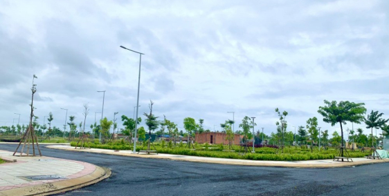 Đất nền mặt tiền trung tâm gần biển, cửa hàng ô tô