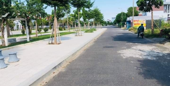 Bán nhà biệt thự 2 mặt tiền, trưng tâm thành phố Tam Kỳ