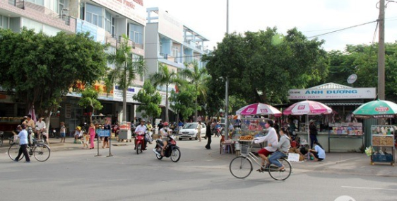 Tôi chính chủ cần bán gấp căn nhà cấp 4 và đất 300m ngay kcn chợ đầu tư buôn bán